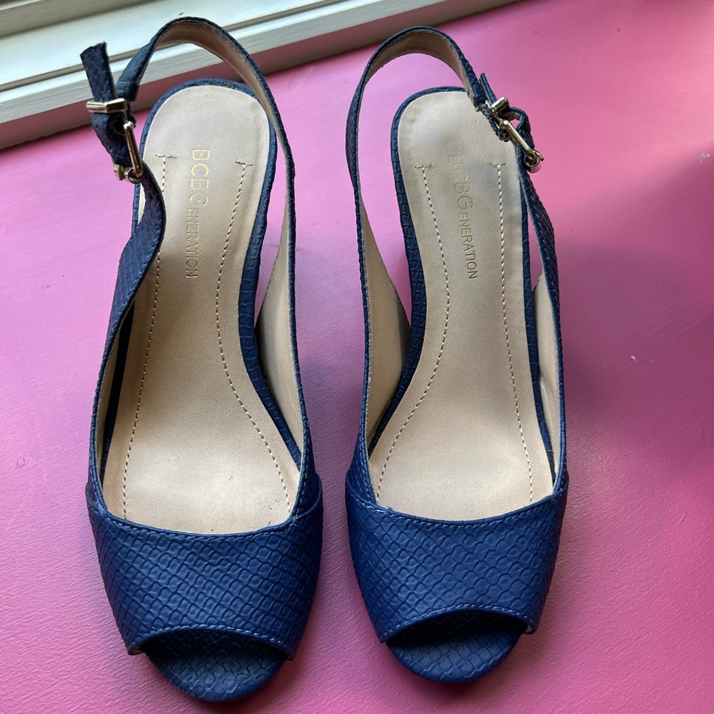 BCBGeneration Blue Slingback Peep-Toe Wedge Heels SZ 5.5
